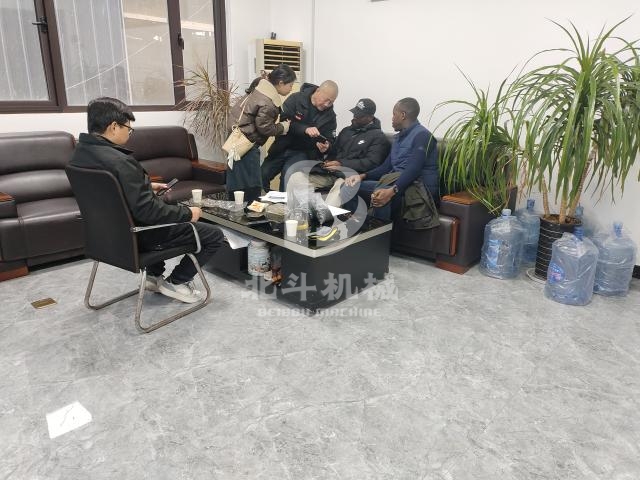 木材削片機(jī)性價(jià)比高,外國客戶聞?dòng)嵡皝砹私?></div>木材削片機(jī)性價(jià)比高,外國客戶聞?dòng)嵡皝砹私?/a></li>
<li><a href=